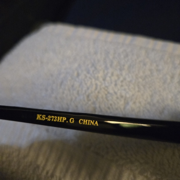 Forever 21 Women's Shiny Black Cat-Eye UV Sunglasses - Picture 6 of 6